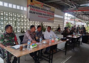 Kapolsek Tanah Jawa Hadiri Pembekalan Penguatan Kapasitas Pengawas Pengawas Kelurahan Desa 
