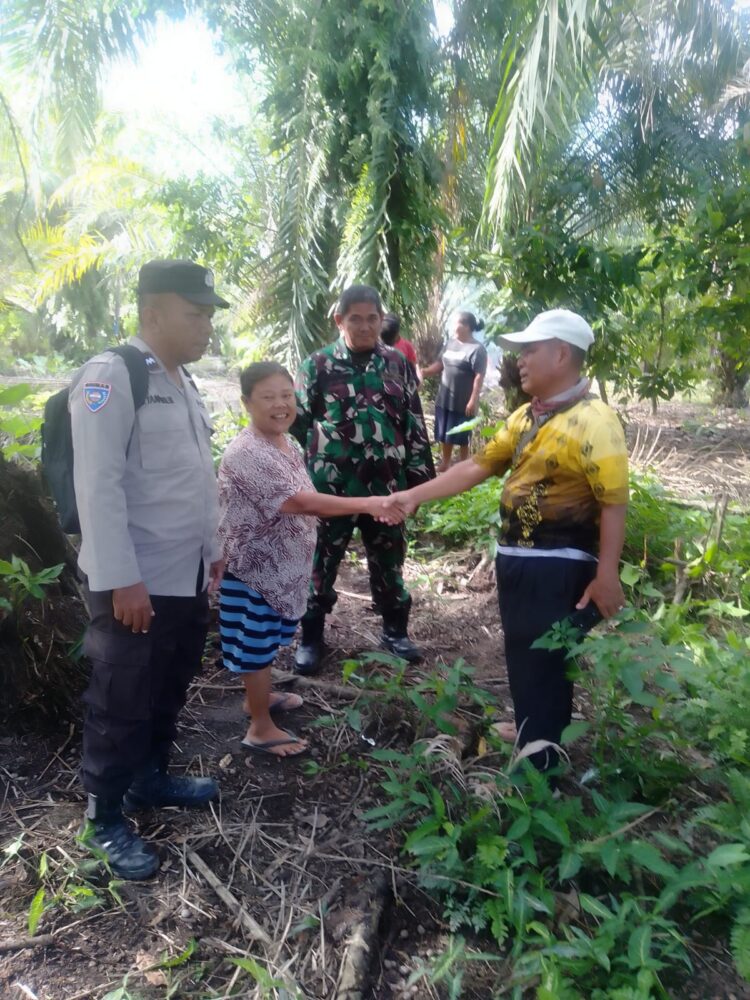 Bhabinkamtibmas Polsek Tanah Jawa Berhasil Mediasi Sengketa Warisan Ladang Sawit di Nagori Silakkidir