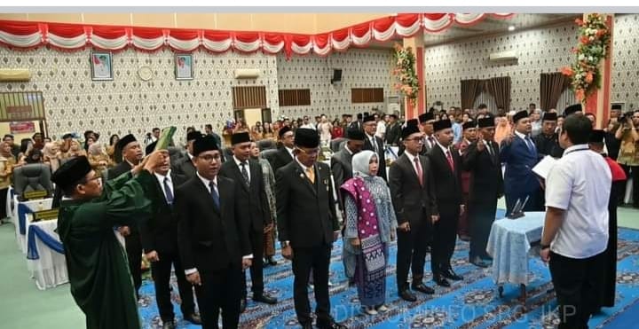 Ketua Pengadilan Sibolga Sumpah 20 Anggota DPRD Sibolga Terpilih