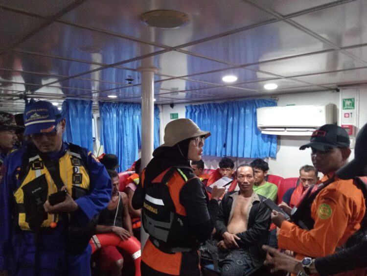 Sat Polairud Polres Sibolga Evakuasi ABK Kapal Tenggelam Diperairan Tapteng