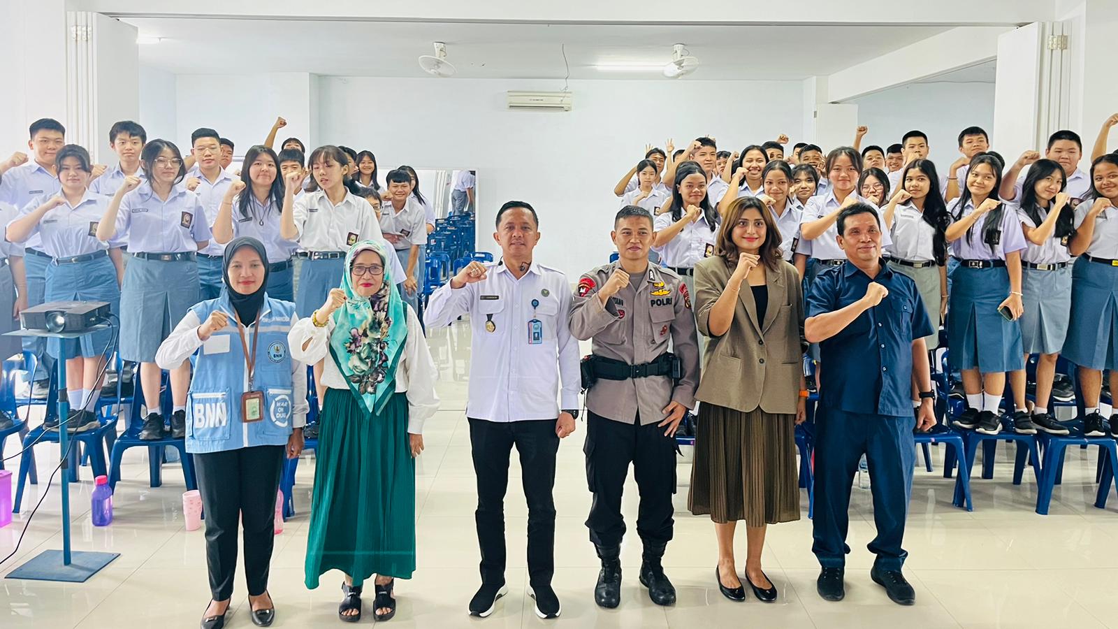 Personil Sat Brimob Polda Sumut Ajarkan Siswa SMA Methodist Kota Binjai Tentang Hipnoteaching Pencegahan Narkoba Berbasis NLP Personil Sat Brimob Polda Sumut Ajarkan Siswa SMA Methodist Kota Binjai Tentang Hipnoteaching Pencegahan Narkoba Berbasis NLP