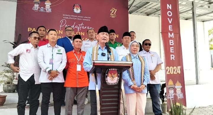 Ali Rahman dan Ayu Asalasiyah Resmi Mendaftar Ke KPU Way Kanan Ali Rahman dan Ayu Asalasiyah Resmi Mendaftar Ke KPU Way Kanan