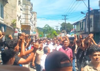 Warga Sibolga Antusias Menghantarkan Paslon M Fadhil Thoib Hutagalung Dan Marojahan Panjaitan Mendaftar Ke KPU 
