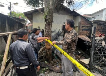 Kebakaran Rumah di Jalan Madura Bawah, Polsek Siantar Barat Olah TKP