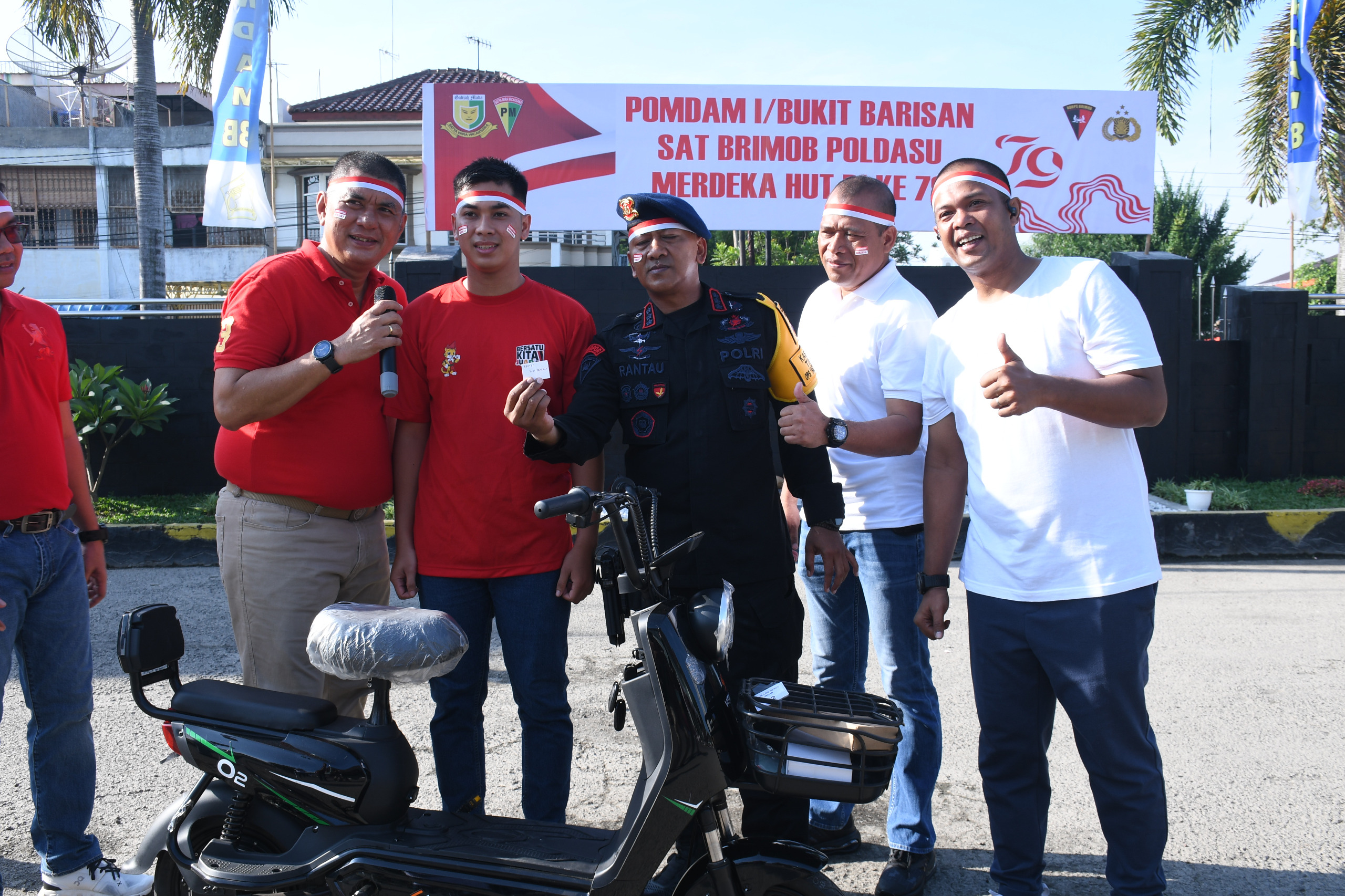 Personil Pomdam I/BB dan Sat Brimob Polda Sumut Gelar Semarak Lomba Peringati HUT RI ke-79 Tahun 2024