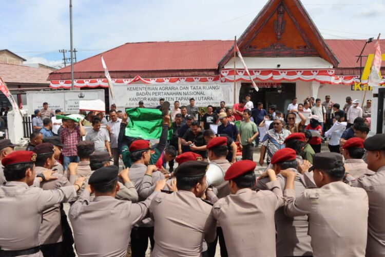 Aksi Unjuk Rasa di Kantor KPUD Taput Berhasil Kendalikan Dalmas Polres Taput
