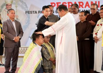 Uskup Agung Medan Beri Pemberkatan Kepada Bupati Simalungun Radiapoh Sinaga Dalam Menjalankan Tugas Pemerintahan
