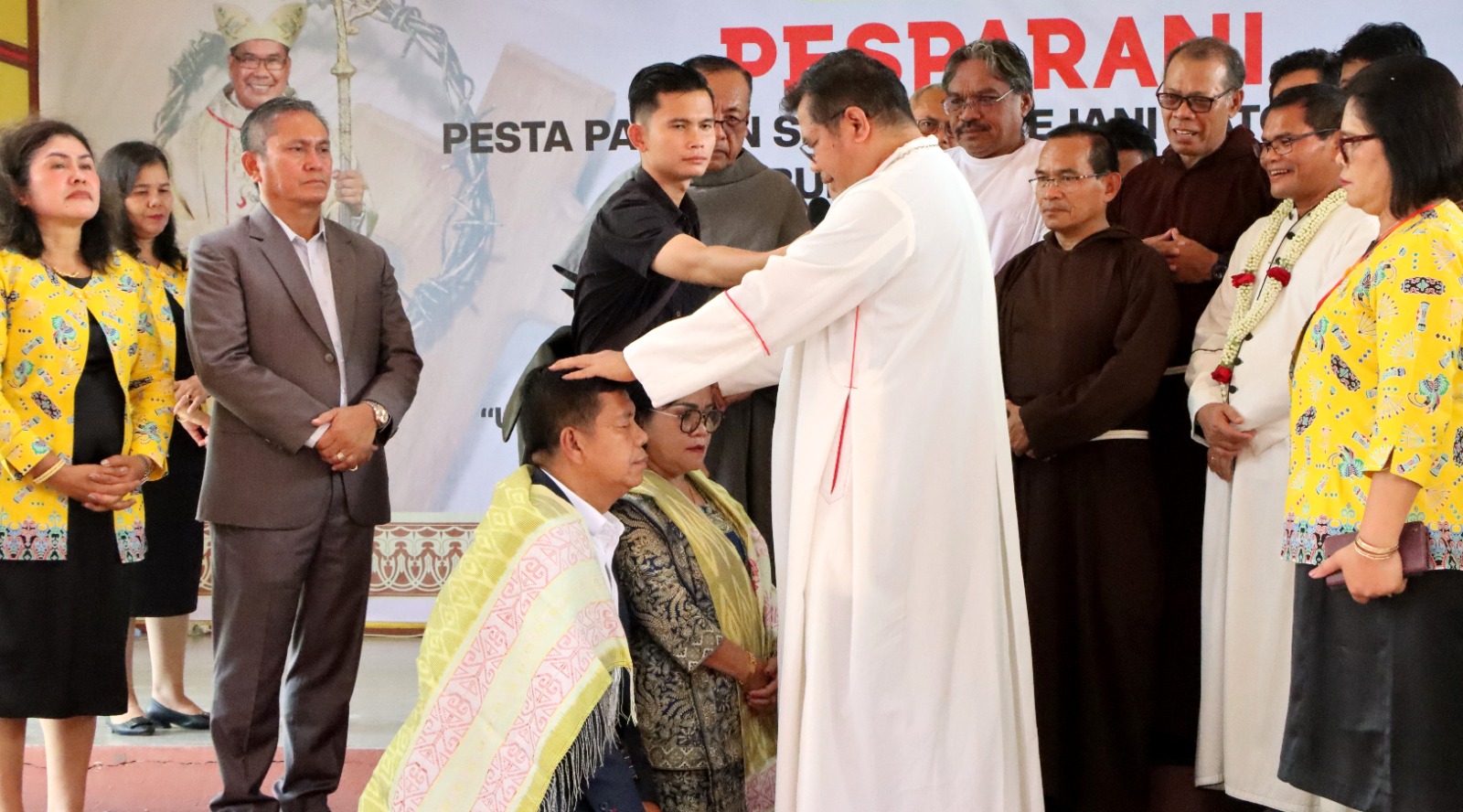 Uskup Agung Medan Beri Pemberkatan Kepada Bupati Simalungun Radiapoh Sinaga Dalam Menjalankan Tugas Pemerintahan
