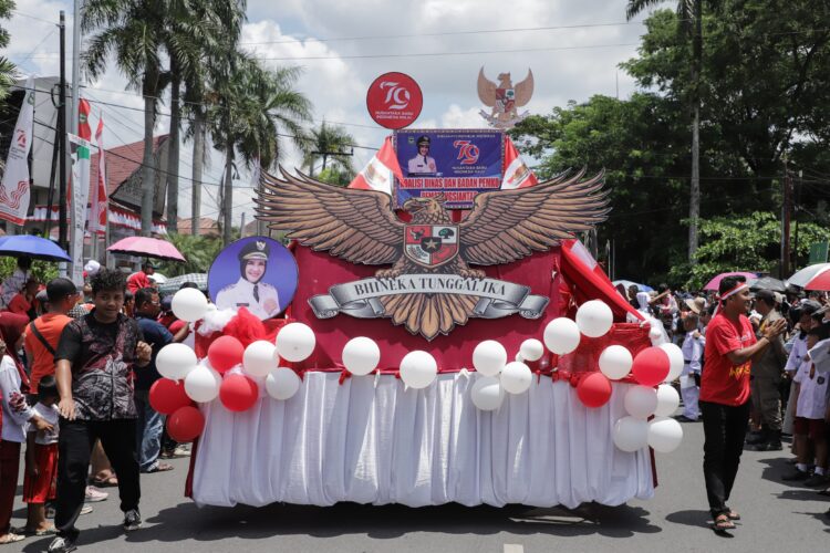 Wali Kota Pematangsiantar Melepas Peserta Karnaval Gempita Kemerdekaan HUT RI ke-79 Wali Kota Pematangsiantar Melepas Peserta Karnaval Gempita Kemerdekaan HUT RI ke-79