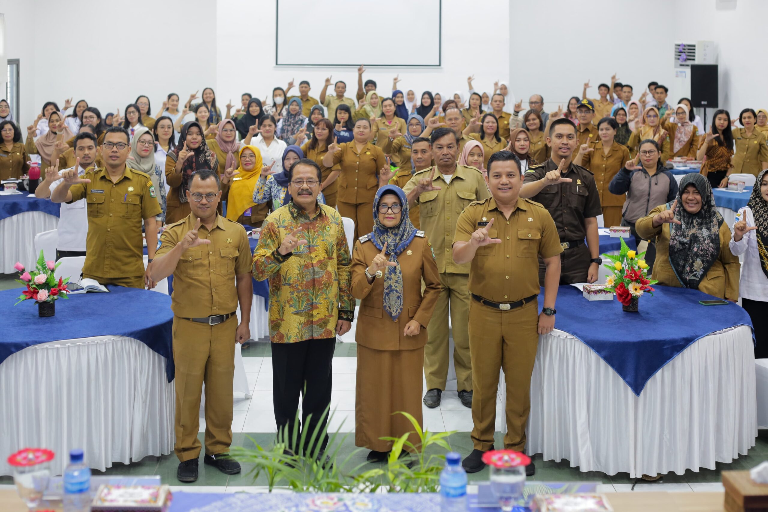 Wali Kota Pematangsiantar Membuka Sosialisasi Pengelolaan Perpustakaan Tingkat Kota Pematangsiantar Tahun 2024 