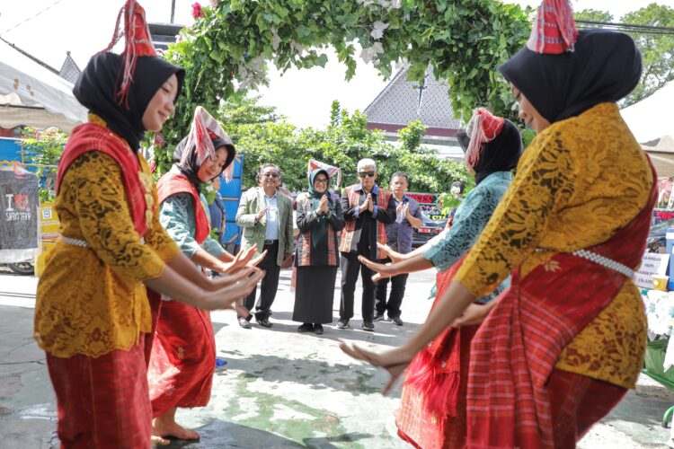 Wali Kota Pematangsiantar Hadiri Pembukaan UMKM Sianțar Expo 2024, HUT ke-77 Koperasi Wali Kota Pematangsiantar Hadiri Pembukaan UMKM Sianțar Expo 2024, HUT ke-77 Koperasi
