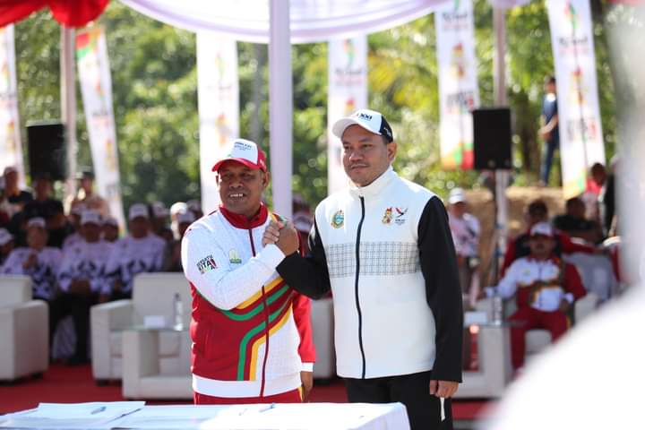 Bupati Pakpak Bharat Franc Tumanggor Pimpin Upacara Penyerahan Kirab Api PON ke-XXI Tahun 2024 Bupati Pakpak Bharat Franc Tumanggor Pimpin Upacara Penyerahan Kirab Api PON ke-XXI Tahun 2024
