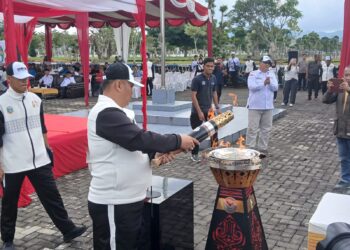 Personil Sat Brimob Polda Sumut Gelar Upacara Penyambutan dan Pelepasan Peserta Pengawal dan Pelari Obor Api PON XXI ACEH-SUMUT 2024