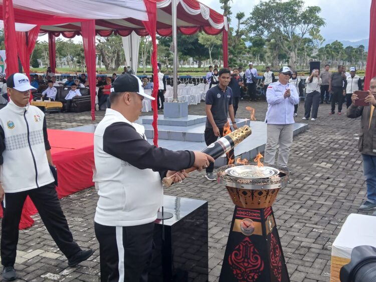 Personil Sat Brimob Polda Sumut Gelar Upacara Penyambutan dan Pelepasan Peserta Pengawal dan Pelari Obor Api PON XXI ACEH-SUMUT 2024