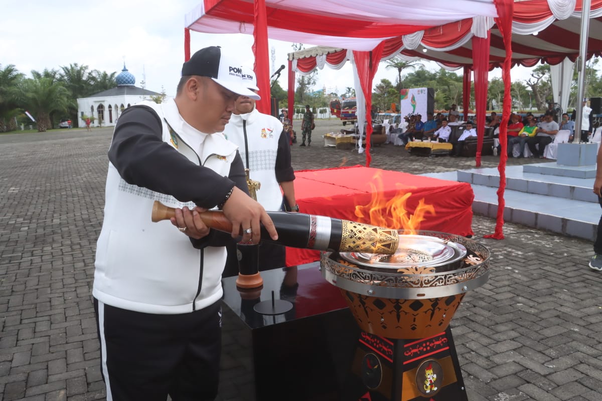 Kapolres Pimpin Upacara Kirab Api PON XXI Aceh-Sumut 2024, Disambut Meriah Masyarakat Kabupaten Simalungun Kapolres Pimpin Upacara Kirab Api PON XXI Aceh-Sumut 2024, Disambut Meriah Masyarakat Kabupaten Simalungun