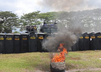 Batalyon C Sat Brimob Polda Sumut Gelar Simulasi Sispam Kota dalam Rangka OPS Mantap Praja Toba 2024