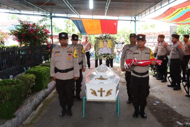 Pemakaman Personil Polres Tebingtinggi, Diiringi Tembak Salvo Oleh Polres Pematangsiantar