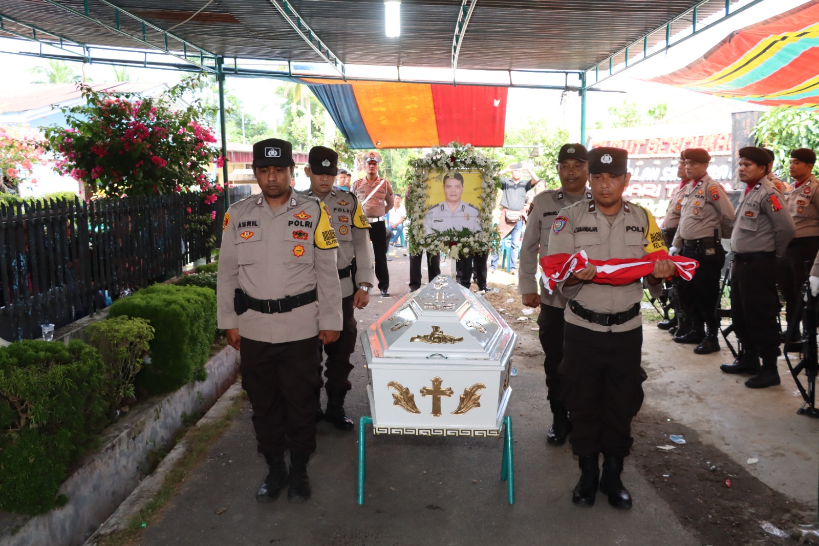 Pemakaman Personil Polres Tebingtinggi, Diiringi Tembak Salvo Oleh Polres Pematangsiantar