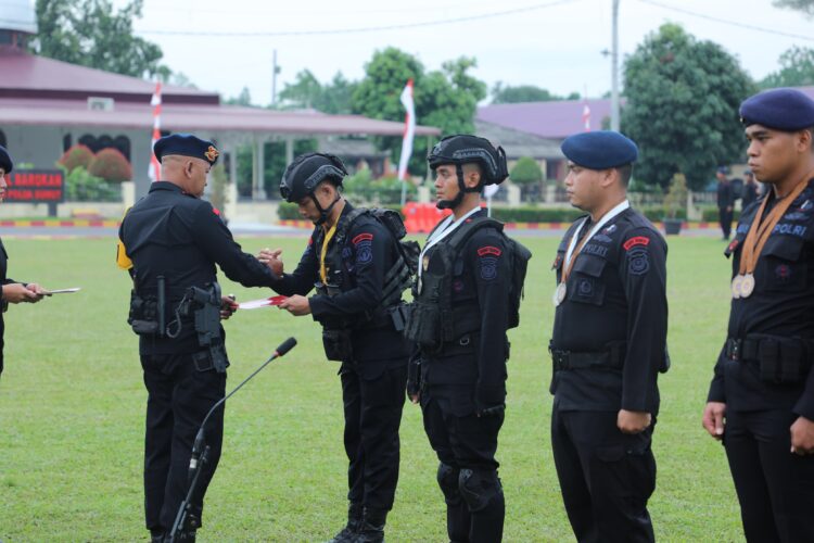 Apresiasi Personil Berprestasi di Kejurda Inkanas 2024, Dansat Brimob Polda Sumut Berikan Reward