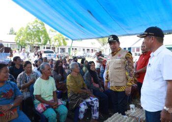 Bupati Simalungun Radiapoh Hasiholan Sinaga Kunjungi Warga Terdampak Bencana Alam Angin Puting Beliung di Kecamatan Tanah Jawa
