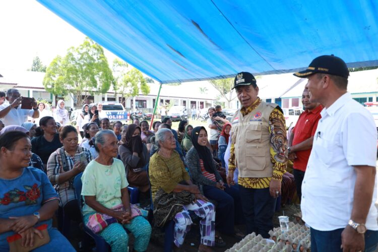 Bupati Simalungun Radiapoh Hasiholan Sinaga Kunjungi Warga Terdampak Bencana Alam Angin Puting Beliung di Kecamatan Tanah Jawa
