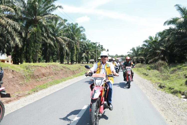 Warga Silou Kahean : "Terimakasih Pak Bupati Simalungun Radiapoh Hasiholan Sinaga, Jalan Kami Sudah Bagus"