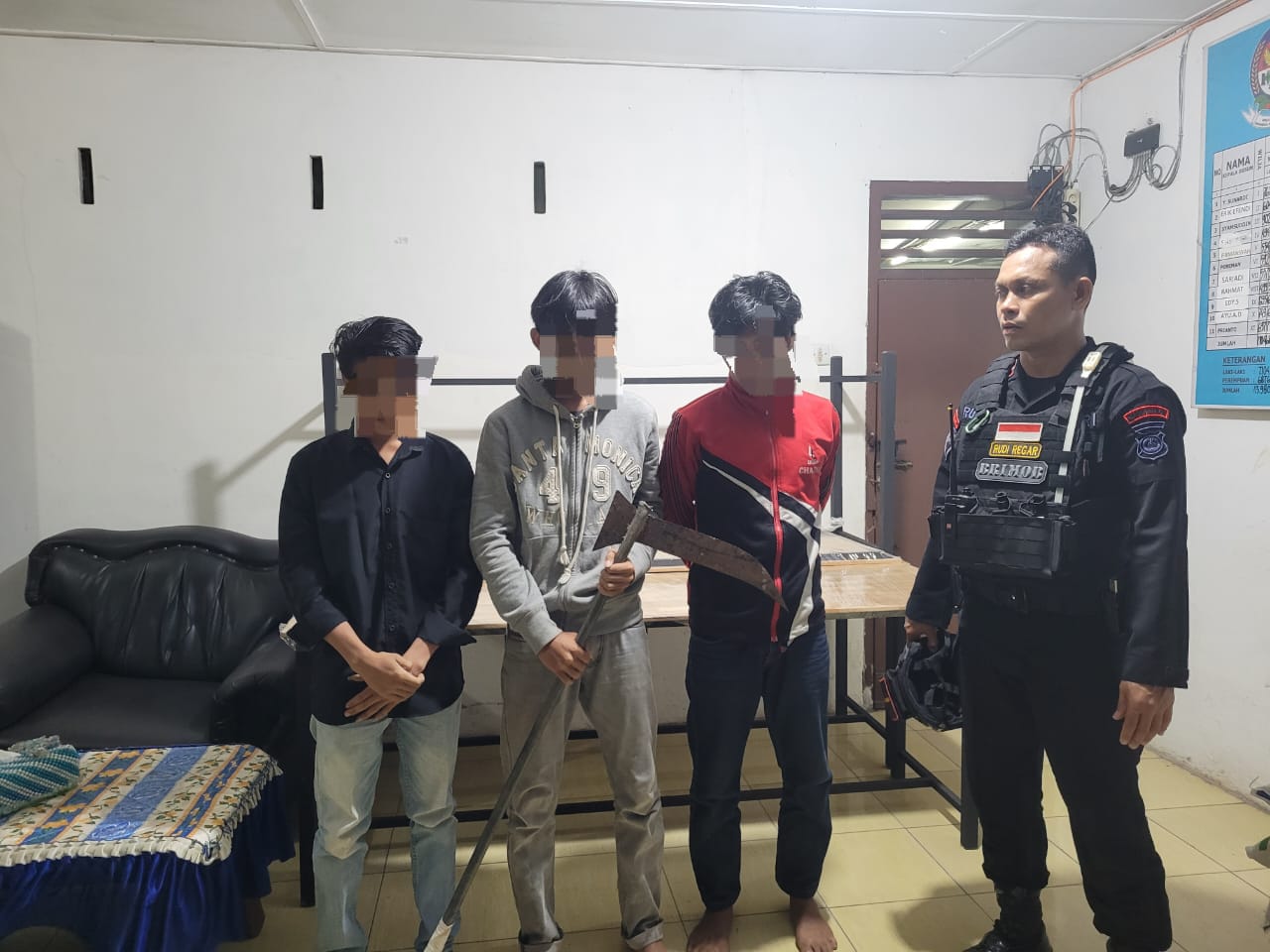 Personil Den 45 Anti Anarkis POH Kapolda Sumut Amankan 3 Pemuda Bawa Sajam