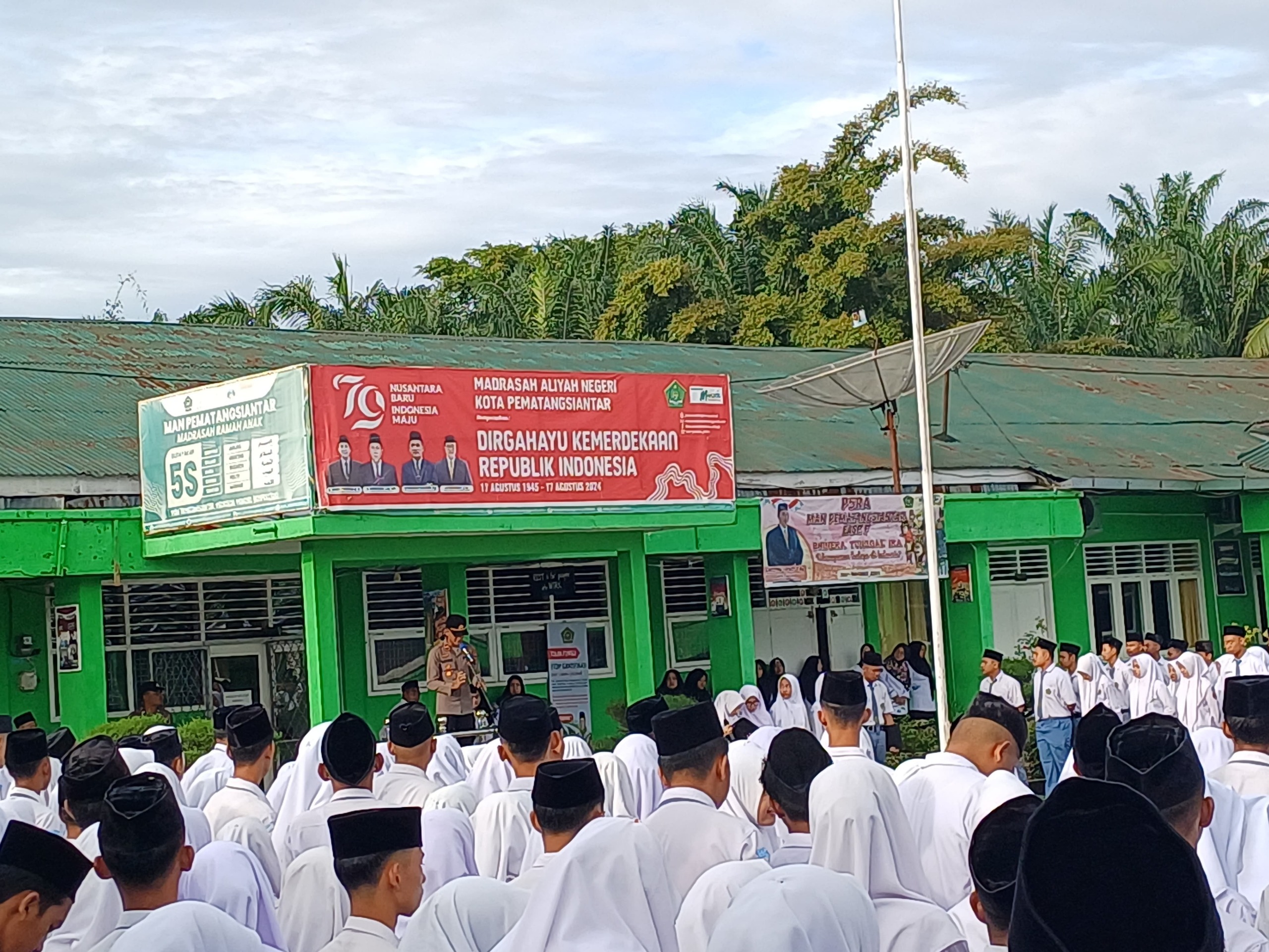 Kapolsek Siantar Barat Ajak Siswa MAN Jauhi Kenakalan Remaja Kapolsek Siantar Barat Ajak Siswa MAN Jauhi Kenakalan Remaja