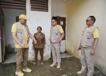 Bupati Pakpak Bharat Franc Bernhard Tumanggor Kunjungi SMP Negeri Satu Atap Tinada di Desa Prongil Julu