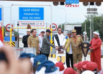 Bupati Simalungun Radiapoh Hasiholan Sinaga Dampingi Presiden Meresmikan Jalan Tol Sinaksak