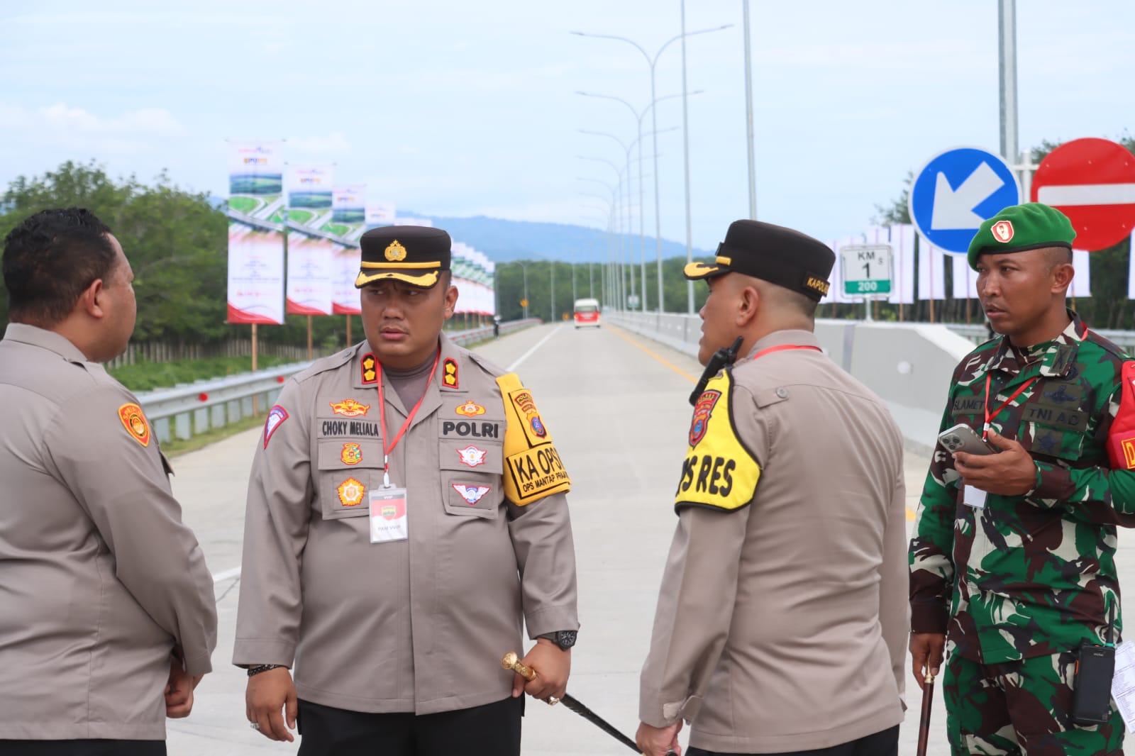 Presiden Resmikan Pintu Tol Sinaksak, Polres Simalungun Lakukan Pengamanan VVIP Presiden Resmikan Pintu Tol Sinaksak, Polres Simalungun Lakukan Pengamanan VVIP