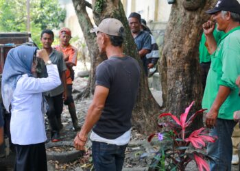 Wali Kota Pematangsiantar Bertemu Dan Berinteraksi Dengan Petugas Kebersihan di TPS sampah