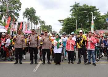 Wakapolres Dampingi Wali Kota Pematangsiantar Pada Pelepasan Cabor Balap Sepeda Grup B Putri Jarak Pendek PON XXI
