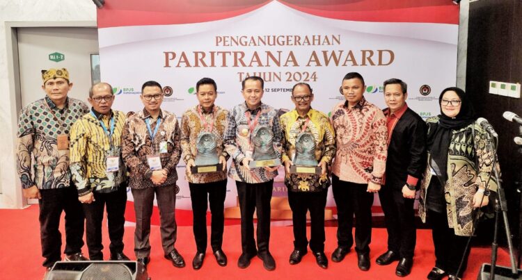 Pemkab Simalungun Berhasil Terima Anugerah Penghargaan Paritrana Sebagai Kabupaten Terbaik Coverrage Sumatera