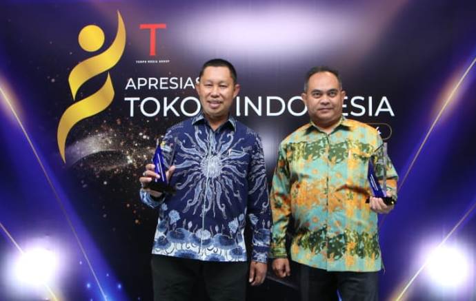 Bravo, Bupati Simalungun Radiapoh Hasiholan Sinaga Raih Penghargaan Sebagai Tokoh Berprestasi