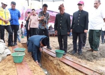 191 Tahun Kabupaten Simalungun,  Kepemimpinan Bupati Radiapoh Hasiholan Sinaga Ukir Sejarah Dengan Pembangunan Stadion Mini Pertama 
