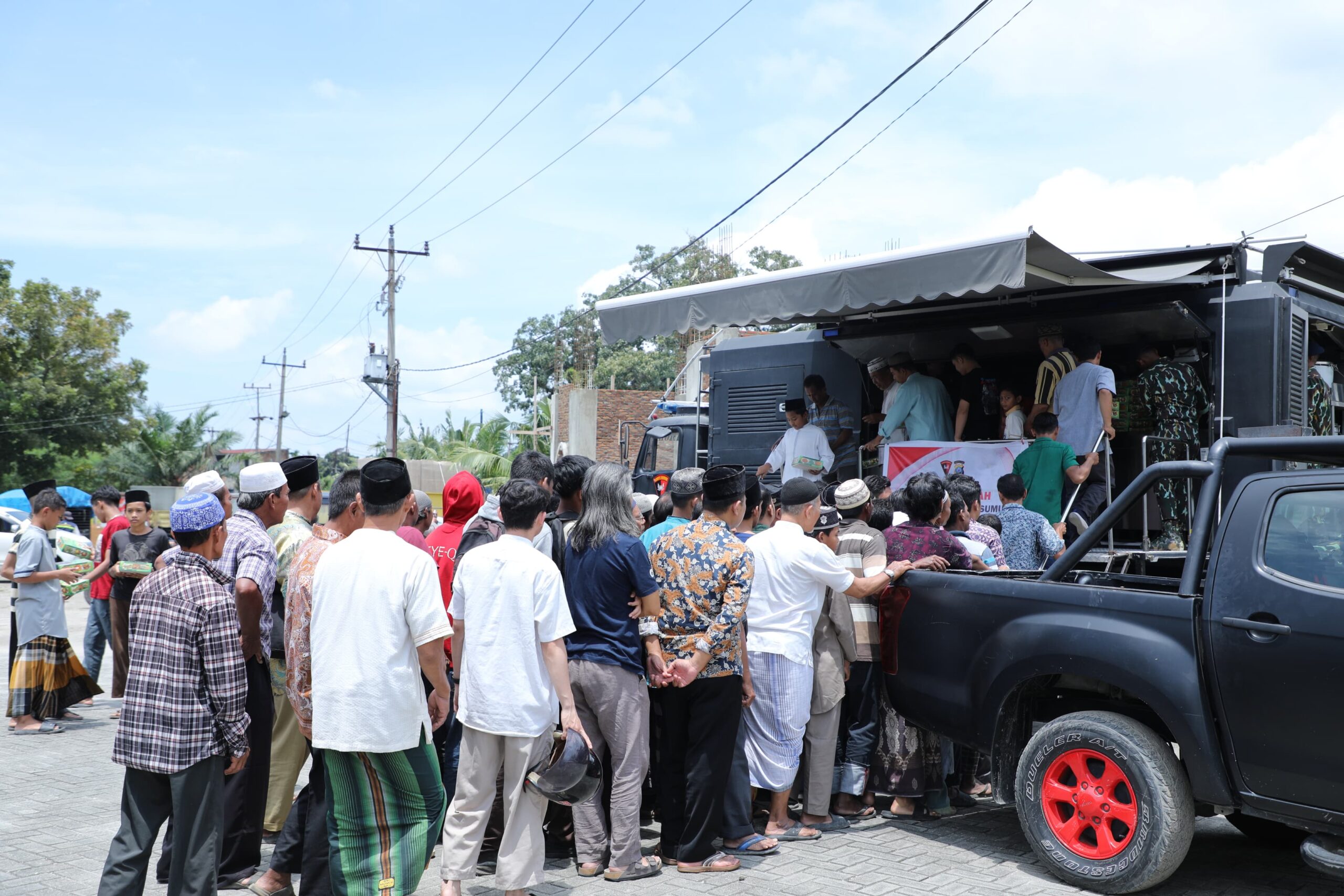 Sat Brimob Polda Sumut Gelar Baksos Jum’at Berkah di Masjid Raya Istiqomah Sampali Sat Brimob Polda Sumut Gelar Baksos Jum’at Berkah di Masjid Raya Istiqomah Sampali