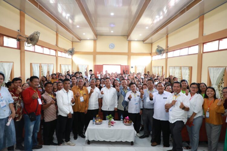 Radiapoh Hasiholan Sinaga Diberangkatkan dan Didoakan Pendeta BKAG Untuk Melanjutkan Pengabdian di Kabupaten Simalungun 