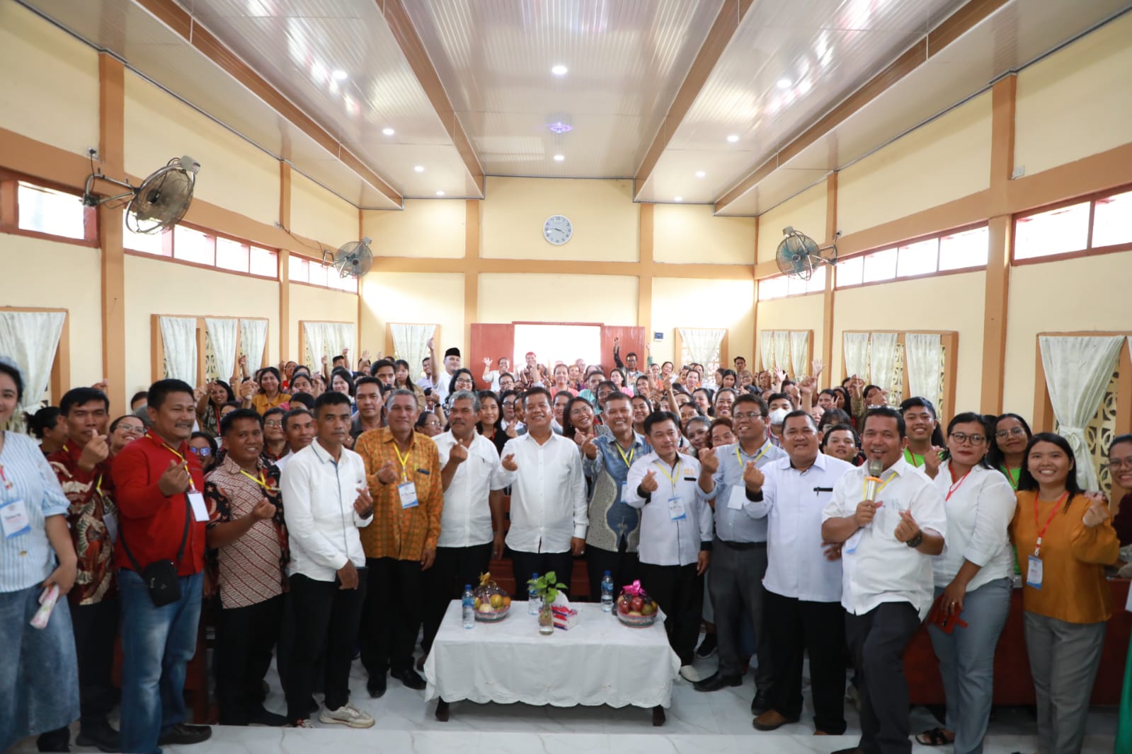 Radiapoh Hasiholan Sinaga Diberangkatkan dan Didoakan Pendeta BKAG Untuk Melanjutkan Pengabdian di Kabupaten Simalungun 