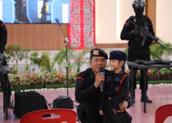 Personil Detasemen Gegana Sat Brimob Polda Sumut Gelar Wisata Edukasi di TK Kemala Bhayangkari 02 Cabang Brimob Tanjung Morawa
