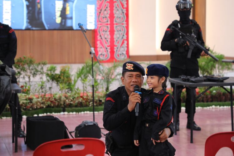 Personil Detasemen Gegana Sat Brimob Polda Sumut Gelar Wisata Edukasi di TK Kemala Bhayangkari 02 Cabang Brimob Tanjung Morawa