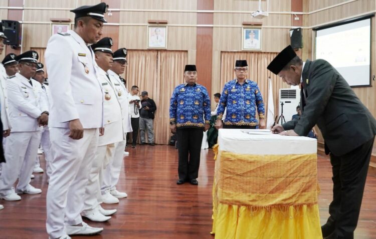 Kukuhkan 383 Pangulu Periodisasi 8 Tahun, Bupati Simalungun Radiapoh Hasiholan Sinaga: “Jangan Mau Dipecah Belah Pihak Luar”