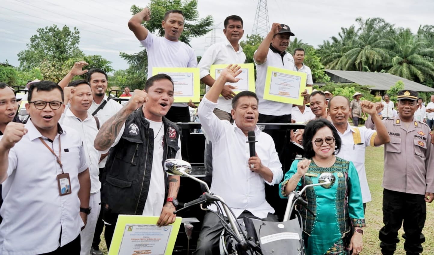 Mimbar Sarasehan Pelaku Utama Perikanan, Bupati Simalungun Radiapoh Hasiholan Sinaga Beri Bantuan Kepada Pokdakan Mimbar Sarasehan Pelaku Utama Perikanan, Bupati Simalungun Radiapoh Hasiholan Sinaga Beri Bantuan Kepada Pokdakan
