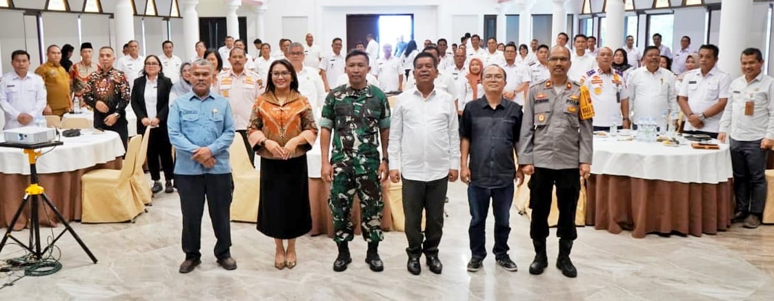 Pimpin Rakor Forkopimda Kesiapan Pilkada 2024, Bupati Simalungun Radiapoh Hasiholan Sinaga: "Berikan yang terbaik buat Kabupaten Simalungun" Pimpin Rakor Forkopimda Kesiapan Pilkada 2024, Bupati Simalungun Radiapoh Hasiholan Sinaga: "Berikan yang terbaik buat Kabupaten Simalungun"