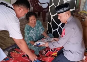 Polsek Perdagangan Gelar Jumat Barokah, Berikan Bantuan Sembako untuk Warga Kurang Mampu