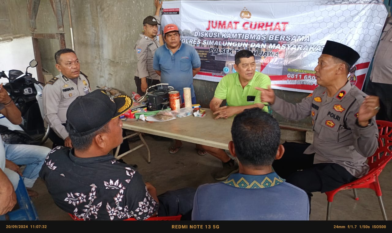 Kapolsek Tanah Jawa Asmon Bufitra Dengarkan Aspirasi Warga di Warung Kopi Huta II Nagori Bahal Batu Kapolsek Tanah Jawa Asmon Bufitra Dengarkan Aspirasi Warga di Warung Kopi Huta II Nagori Bahal Batu