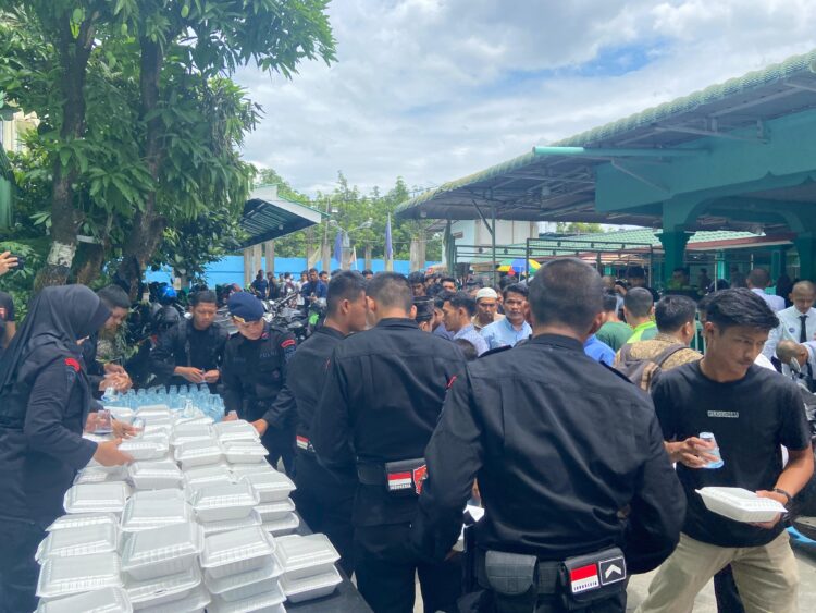 Jum'at Berkah, Sat Brimob Polda Sumut Gelar Baksos di Masjid As-Shalihin Jum'at Berkah, Sat Brimob Polda Sumut Gelar Baksos di Masjid As-Shalihin