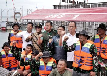 Mantap, Pemkab Simalungun Terima Hibah 1 Unit Kapal Ponton Dari KASAD TNI AD