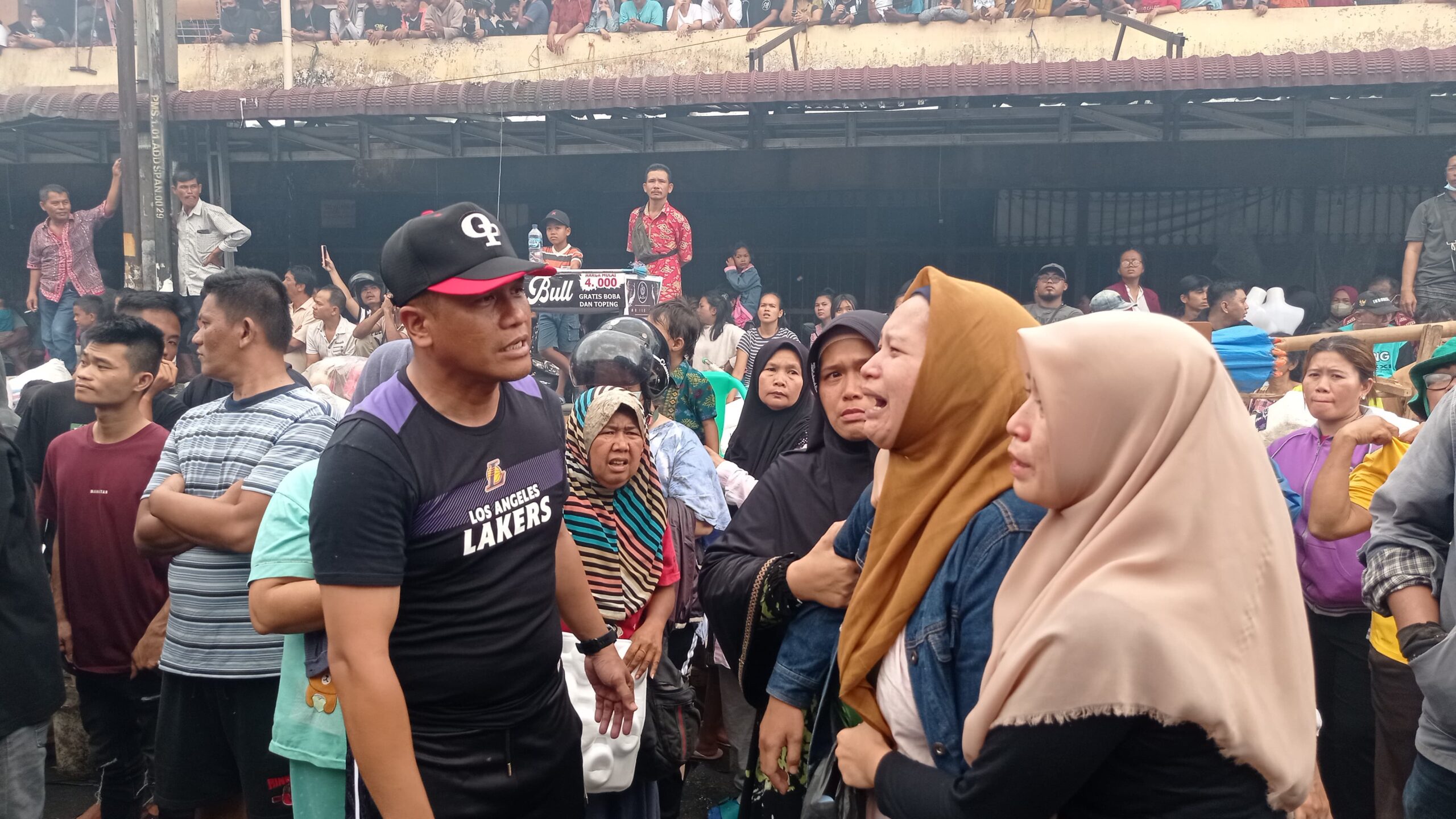 Kapolres Pematangsiantar Turun Langsung Meninjau Kebakaran di Gedung IV Pasar Horas Kapolres Pematangsiantar Turun Langsung Meninjau Kebakaran di Gedung IV Pasar Horas