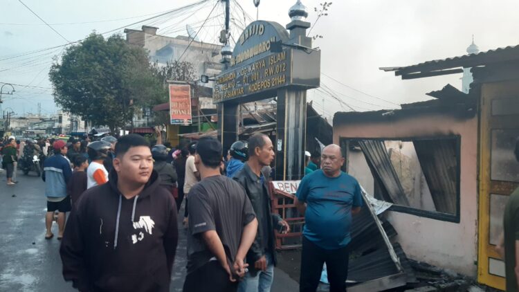 25 Rumah di Jalan Wahidin Dilalap Si Jago Merah, Polres Pematangaiantar Lakukan Olah TKP